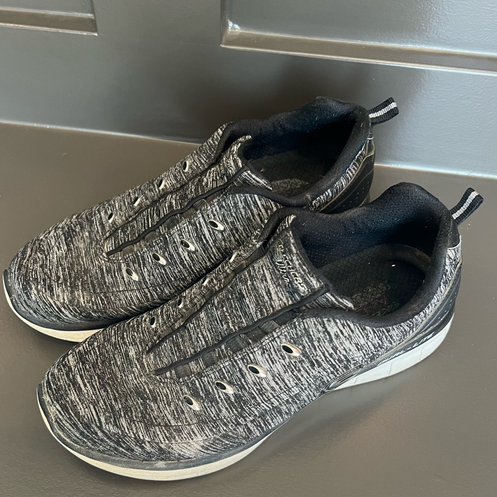 Sketchers Slip On Tennis Shoes